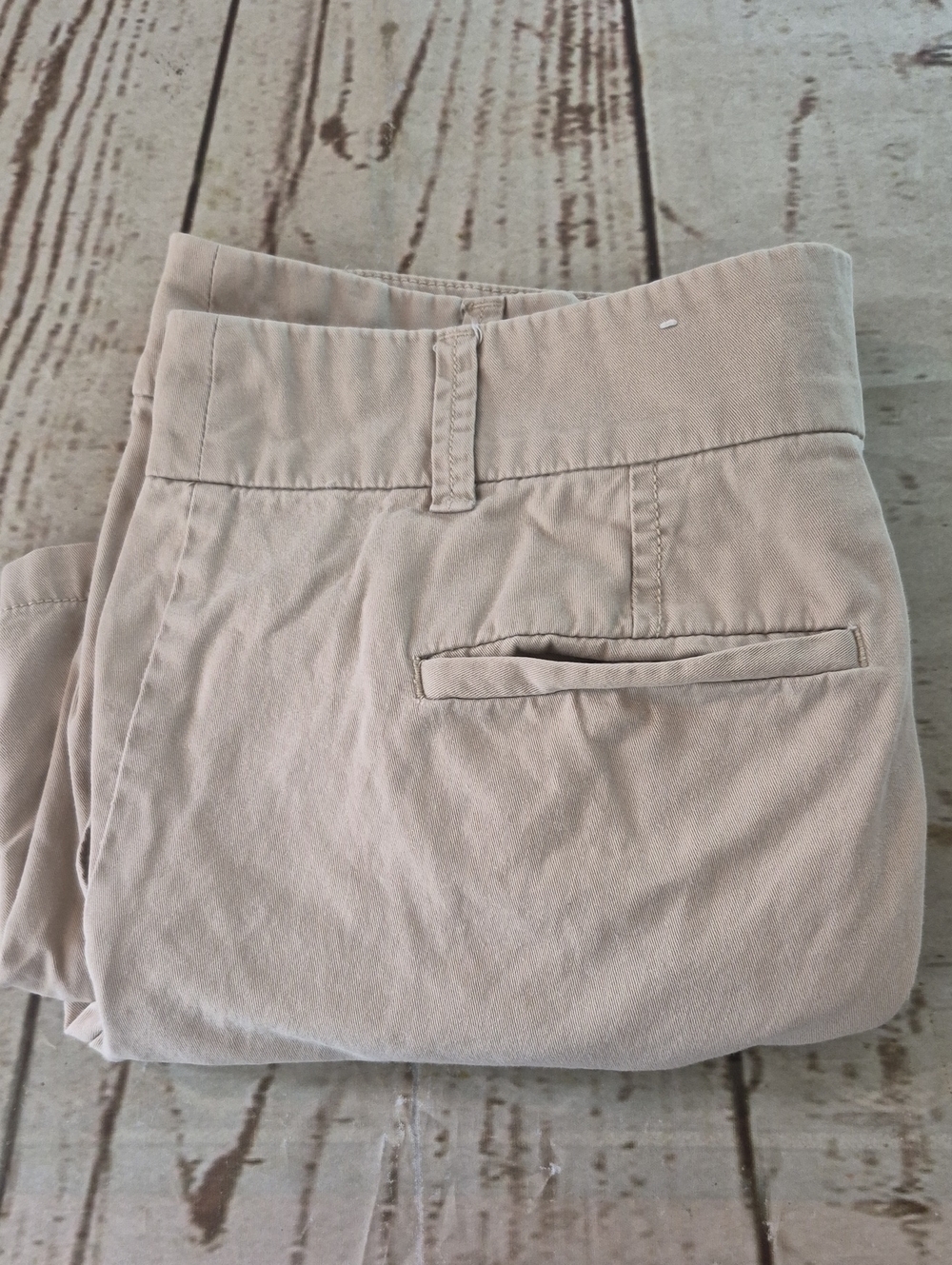 LOFT Outlet 6" Shorts Tan Size 6